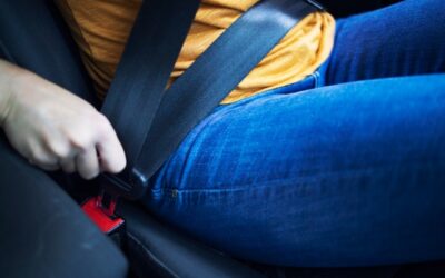 Do taxi drivers have to wear seat belts?